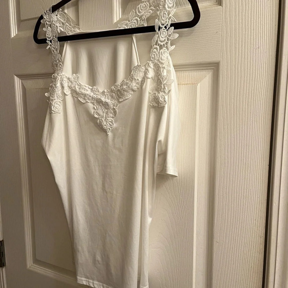 2X~WHITE BLOUSE~ LACE SHOULDERS~NWOT~ - Picture 5 of 9